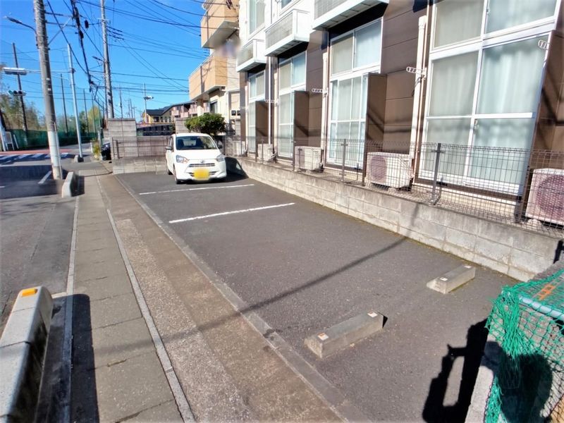 レオパレスＲｅｆｉｎａｄａ 駐車場