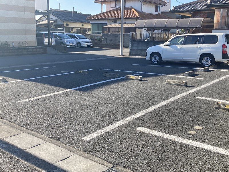 レオパレス岡Ⅱ 駐車場