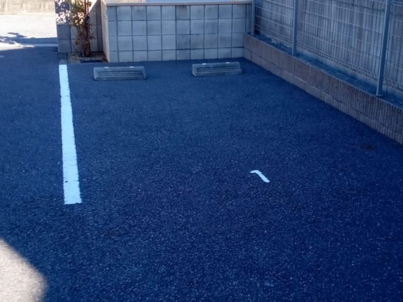 レオネクスト東館 駐車場