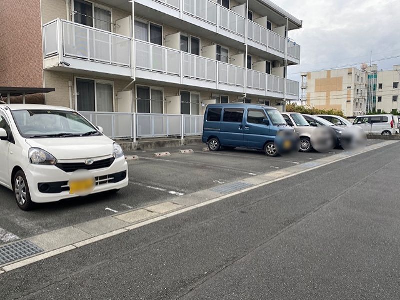 レオパレスミシマ 駐車場