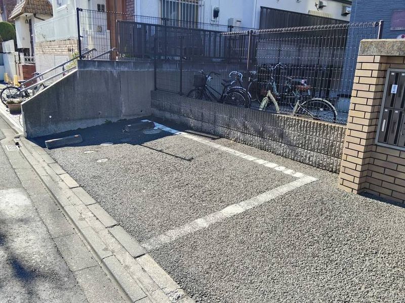 leopalace Emu Esu Kei II Parking lot