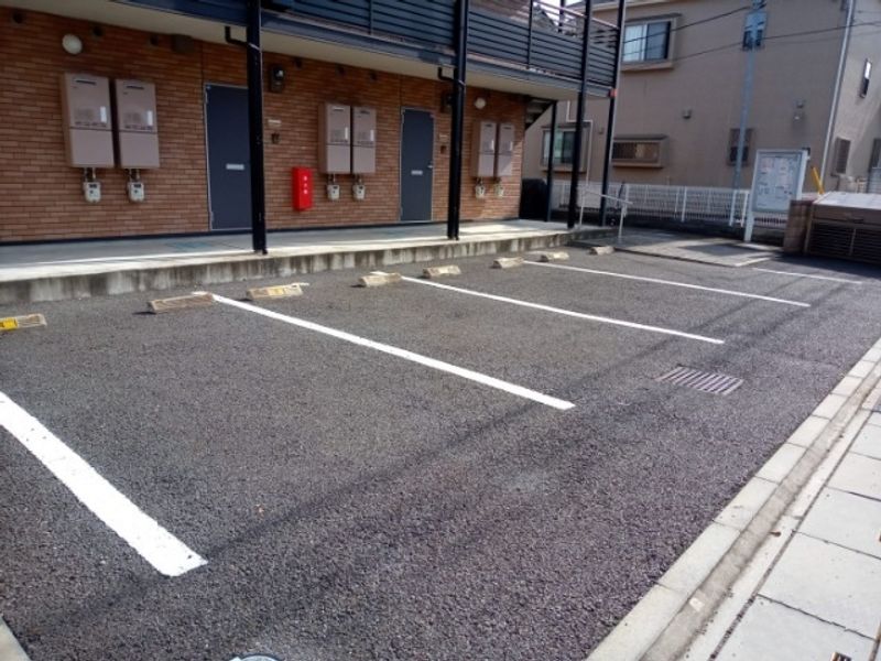 レオネクストヴァルハラⅢ 駐車場