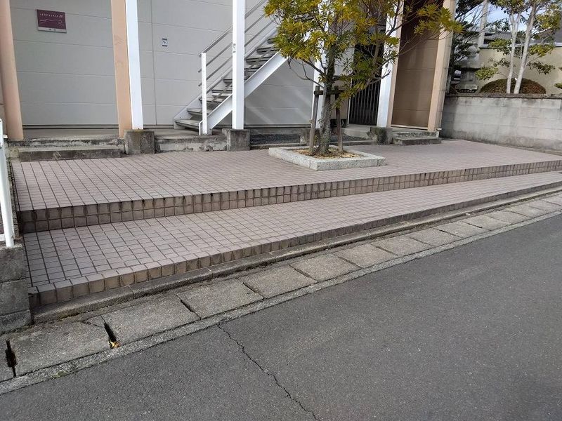 レオパレス坂出 エントランス