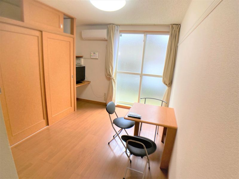 レオパレスサンシャイン紫原 居間