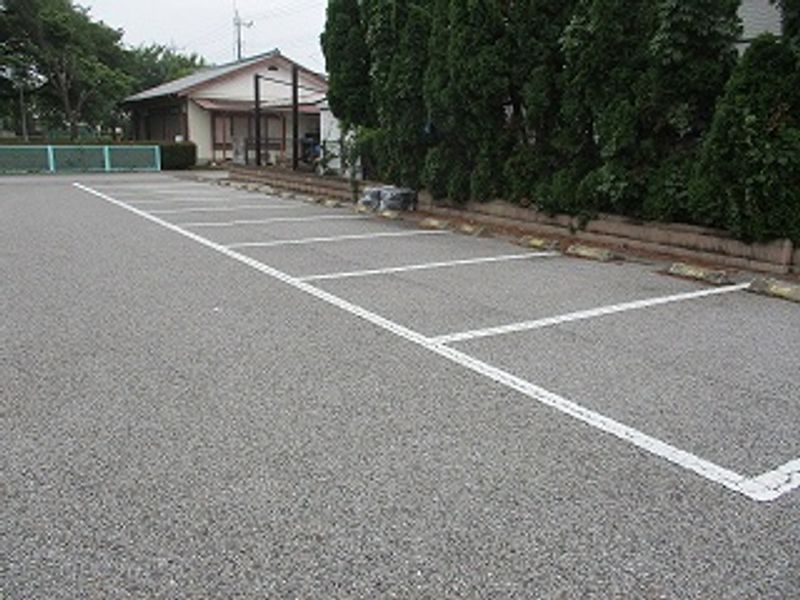 レオパレス青葉 駐車場