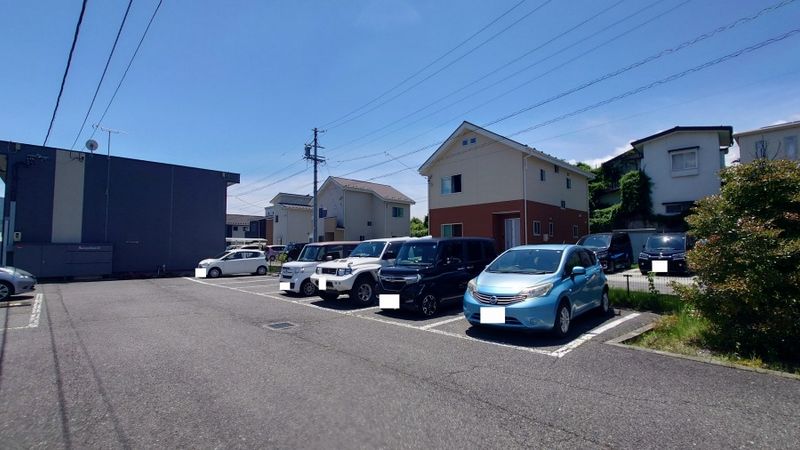 レオパレスアドニス　ミヤキ 駐車場