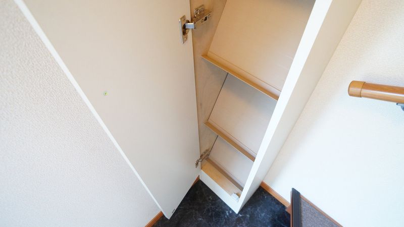 レオパレストロイメライ 玄関