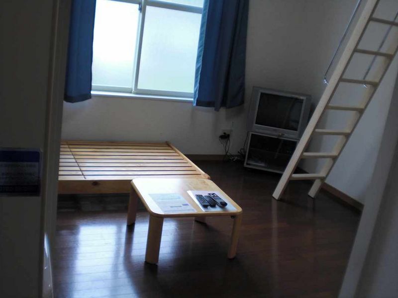 レオパレス中町 居間