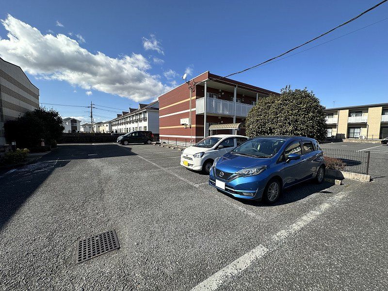 レオパレスヴィヴァルディ 駐車場
