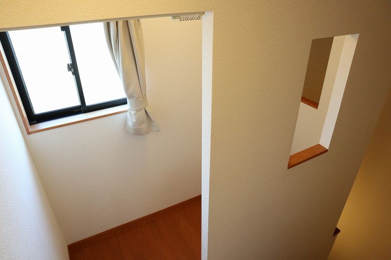 レオパレスカモミール 収納