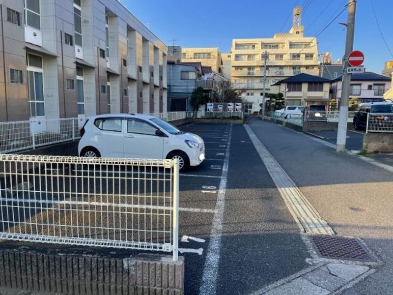 レオパレスホワイトウイングⅡ 駐車場