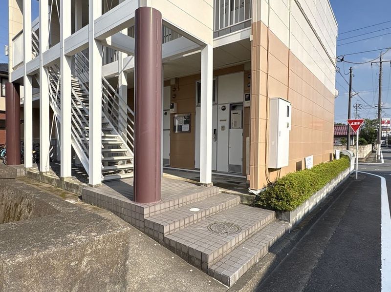 レオパレスＥＳＰＲＩＴ エントランス