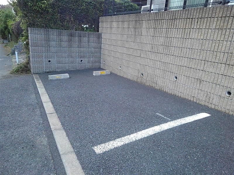 レオパレスエスポワールさくら 駐車場