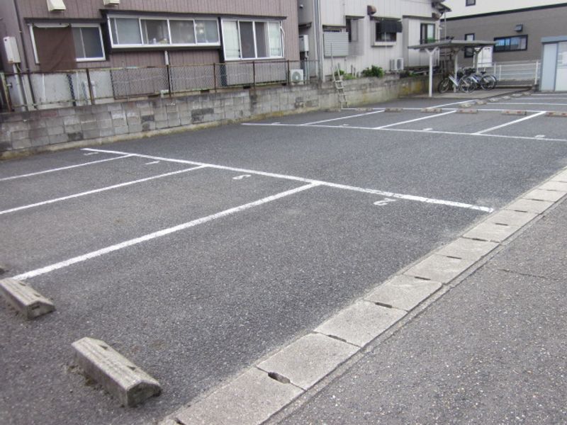 レオパレスさくらんぼ館 駐車場