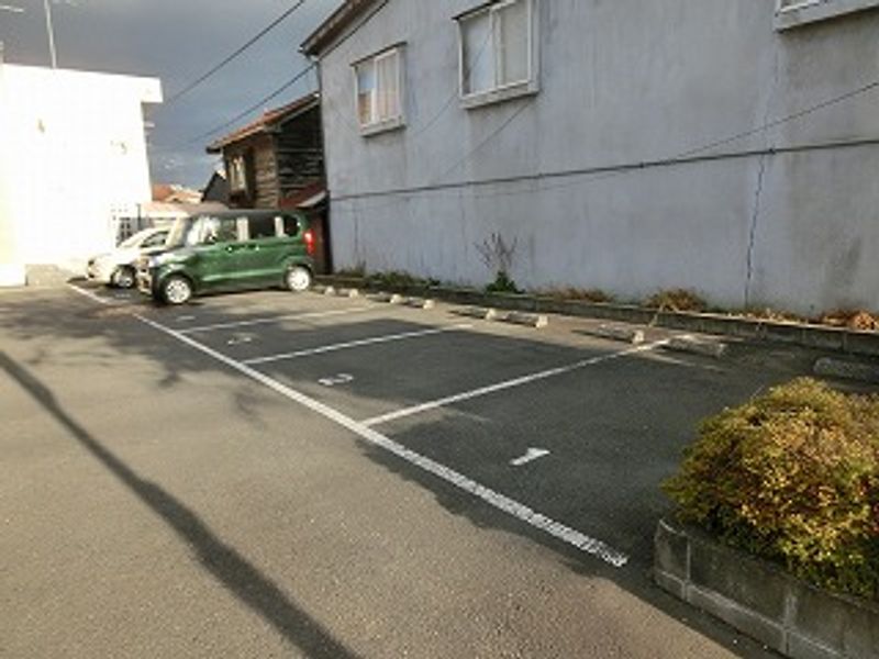 レオパレスＭ 駐車場