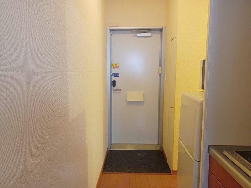 レオパレスＫＡＺＵ 玄関