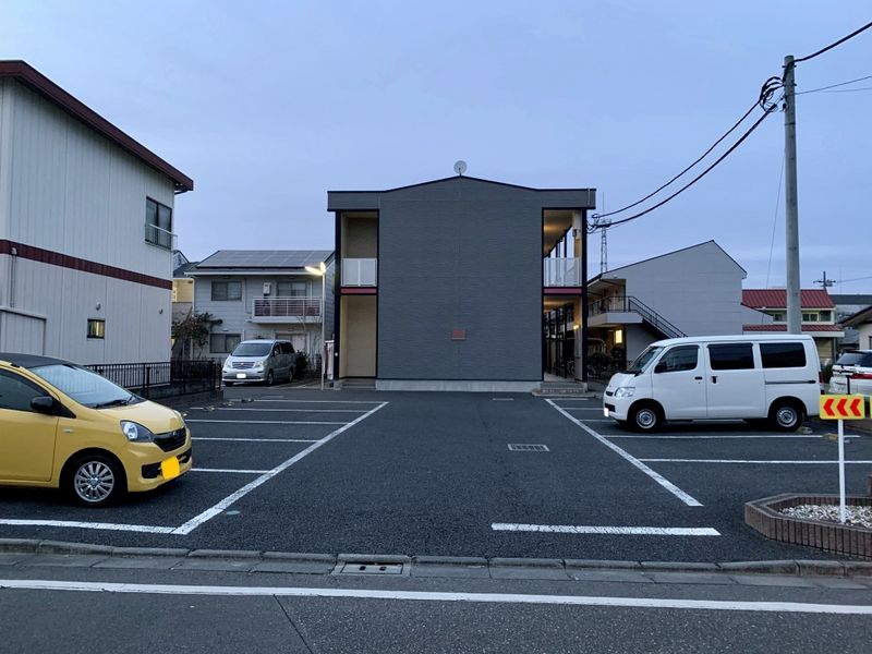 レオパレスオアシス 駐車場