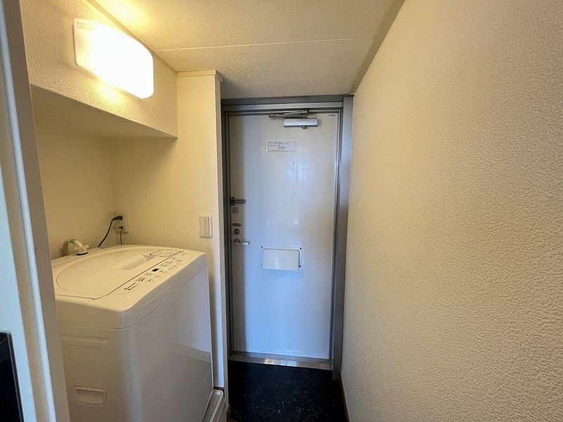 レオパレスクレストヒルズ向原 玄関