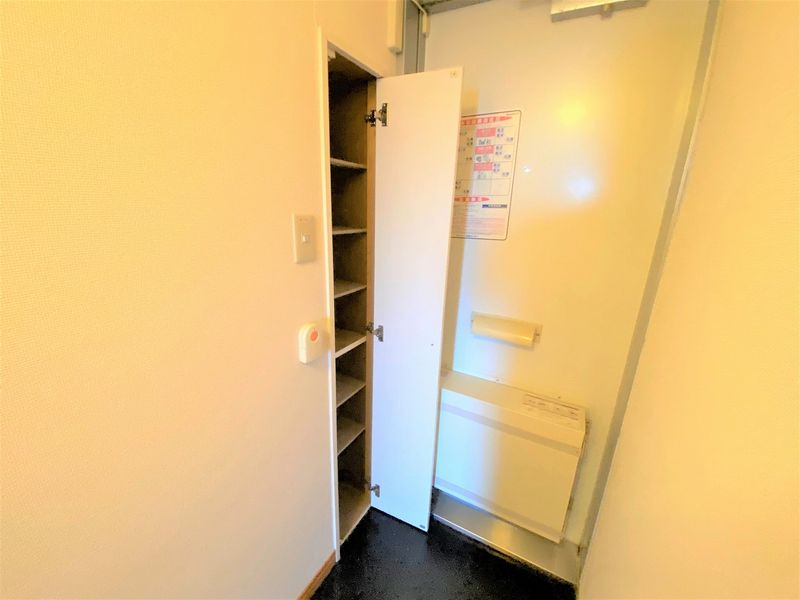 レオパレスルミエール六番館 玄関