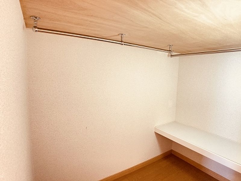 レオパレスメルナカヤ 収納