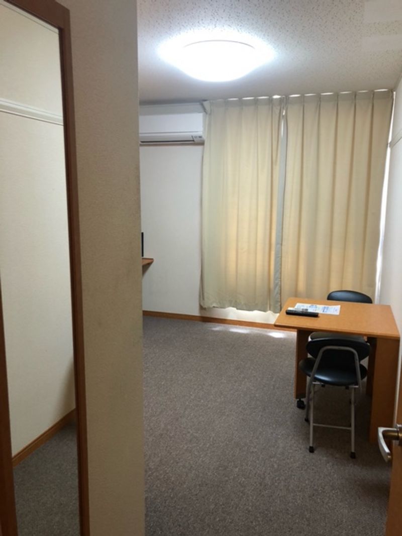 レオパレスハーモニー八田 居間