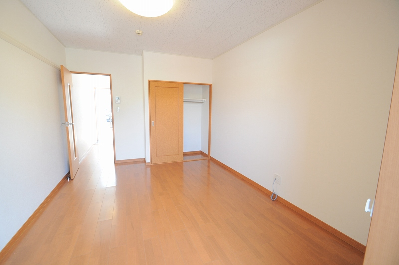 レオパレスピュアハイツ学研台 居間