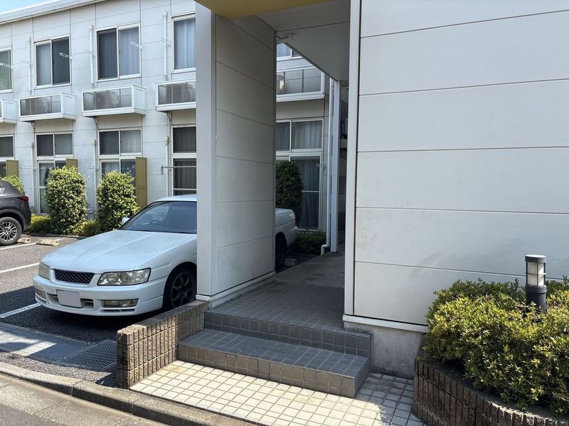 レオパレスブルーヴェール エントランス