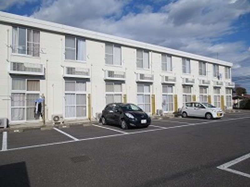 レオパレスＡＣＣＥＮＴＩ 駐車場