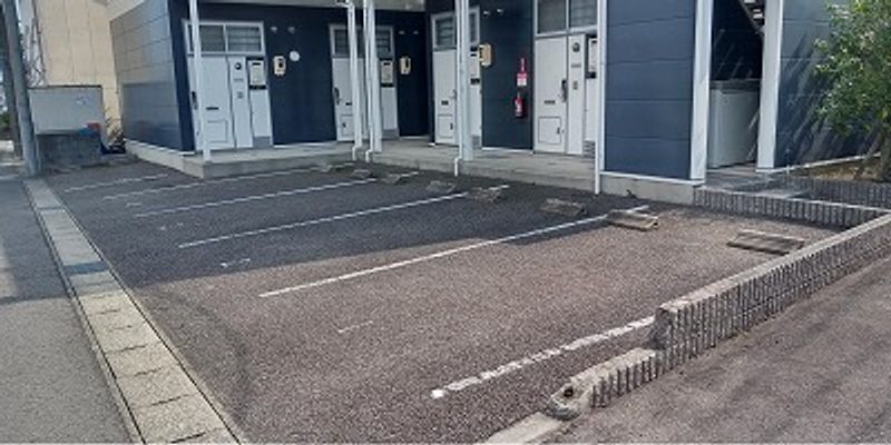 レオパレスベルフラット 駐車場