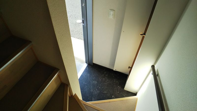 レオネクスト向山 玄関