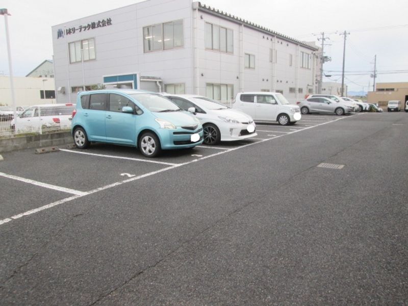 レオパレスみずき 駐車場