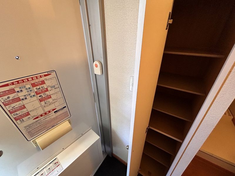 レオパレスリヴァーレ 玄関