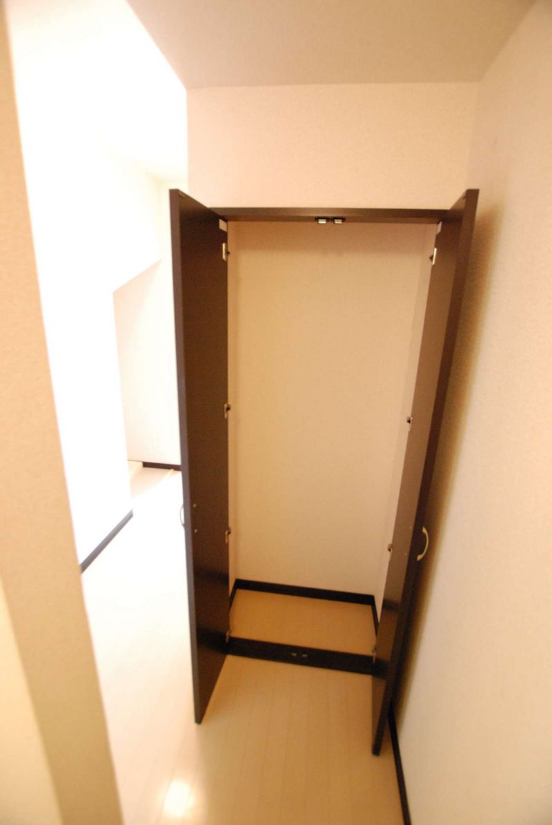 レオネクストキョウエダ 収納