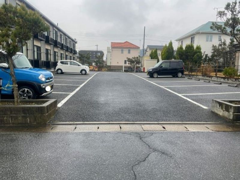 レオパレスタンポポ 駐車場