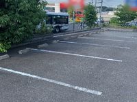 レオパレス高キオウメゾン 駐車場