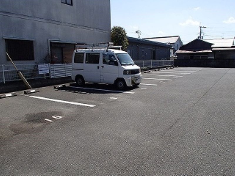 レオパレスアイ・ウィル 駐車場