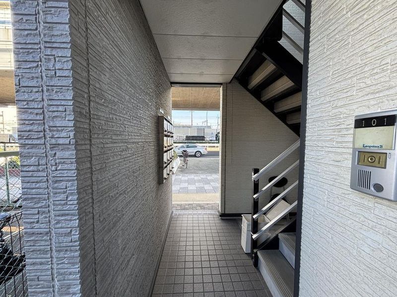 レオパレス鳴尾Ａ エントランス