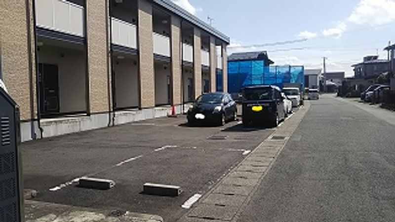 レオパレススーパーノヴァ 駐車場