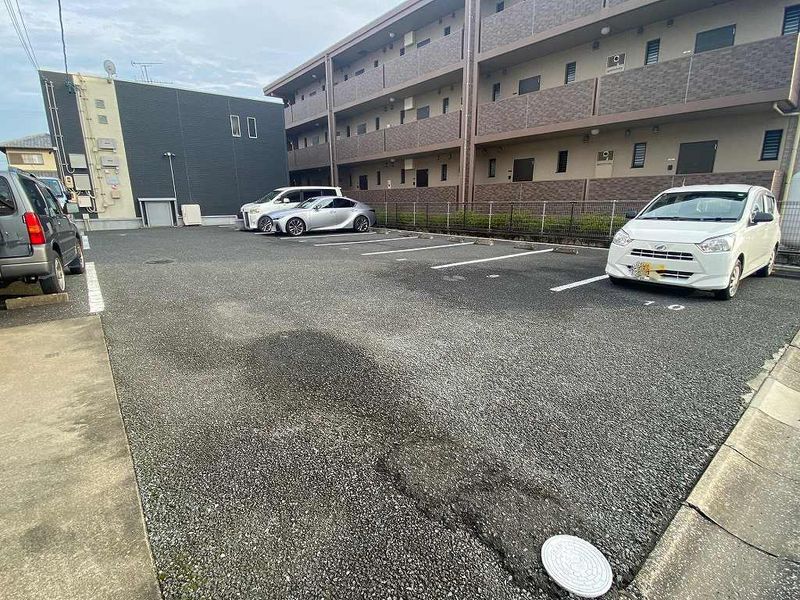 レオネクストＴＯＭ 駐車場