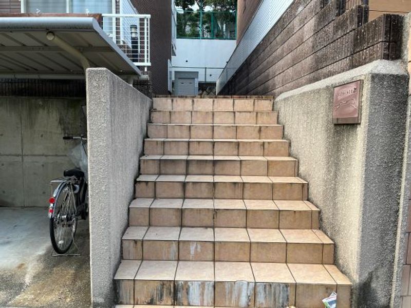 レオパレス異人館 エントランス