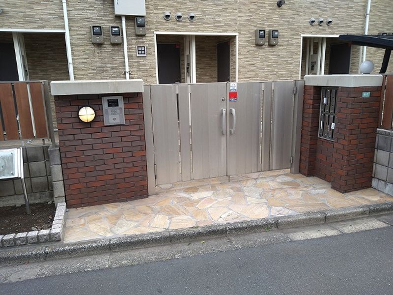 レオネクストスリィ エントランス