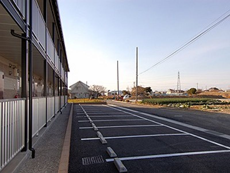 レオパレスシルワ 駐車場