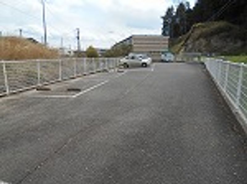 レオパレスさくら 駐車場