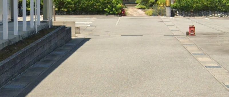 レオパレス蜷川２ 駐車場