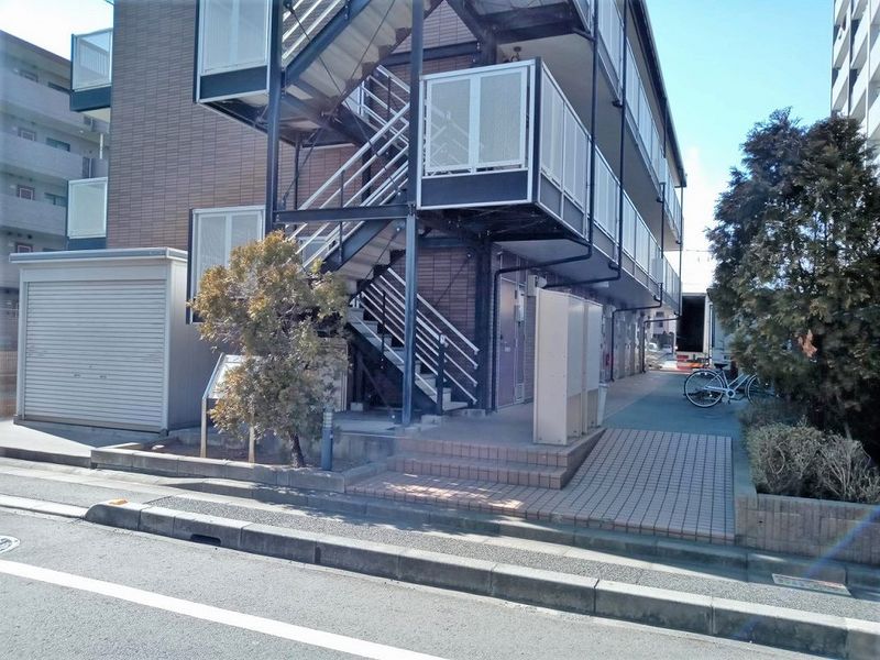 レオパレスクレスト北戸田 エントランス