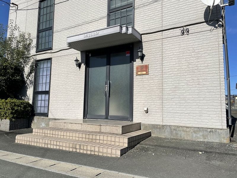 レオパレス国府台 エントランス