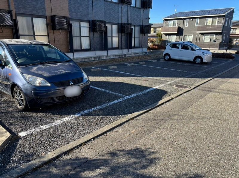 レオパレスエーデルハイムテヅカ 駐車場