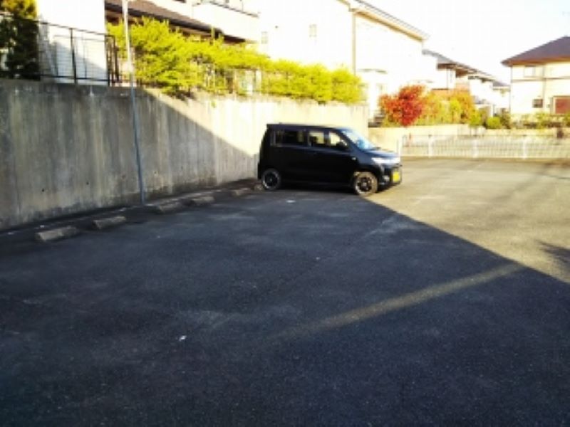 レオパレスオア−ゼ・メゾン 駐車場