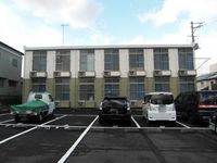 レオパレス麓山 駐車場