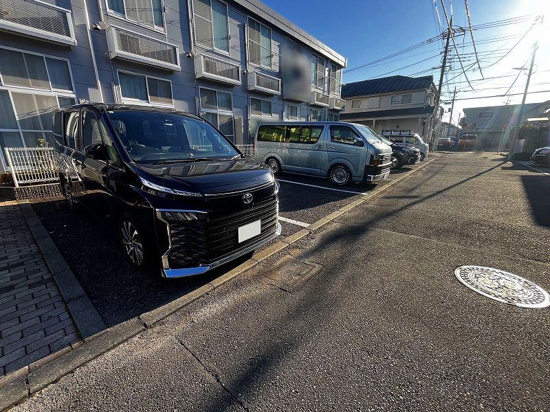 レオパレスセラヴィ深大寺 駐車場